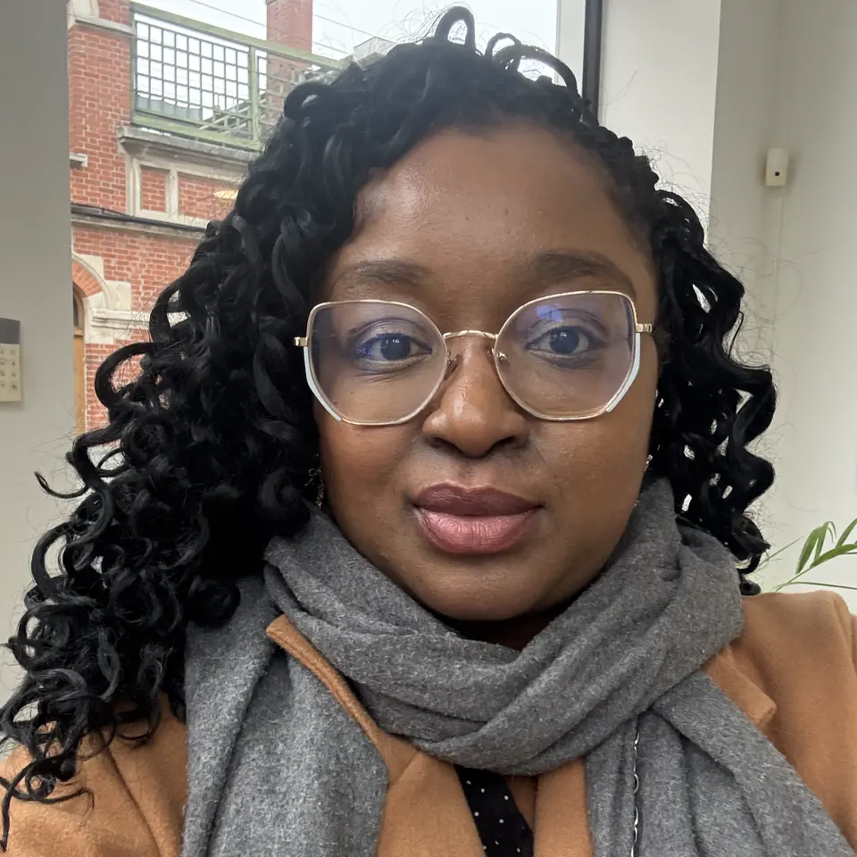 Manuella, conseillère en assurances pour les métiers de la beauté