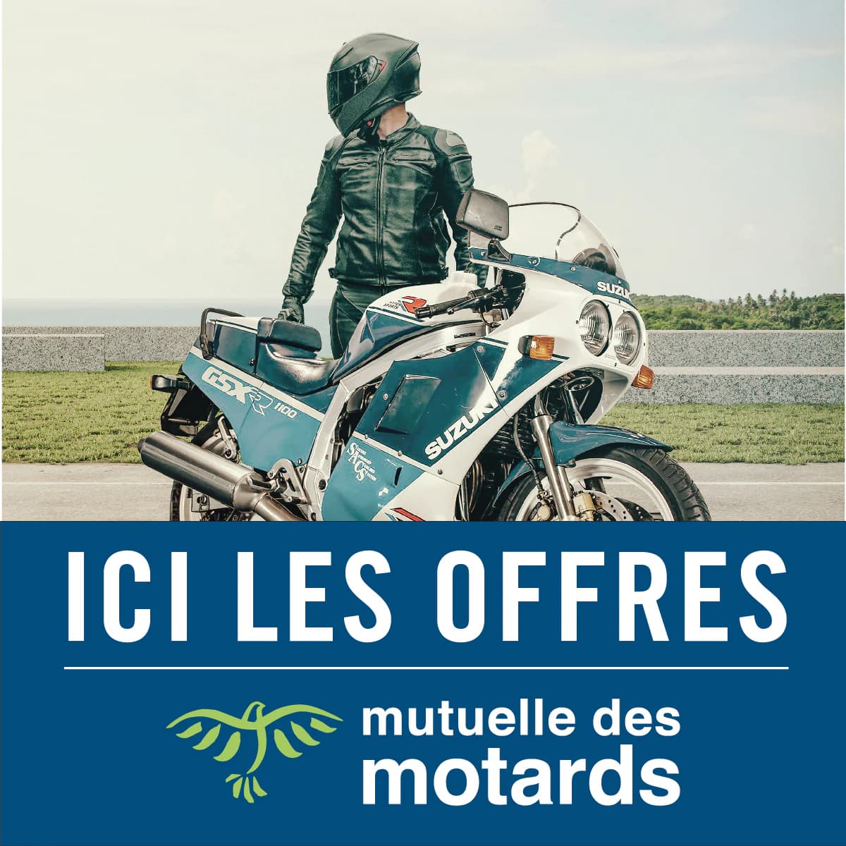 Moto de collection avec son conducteur équipé